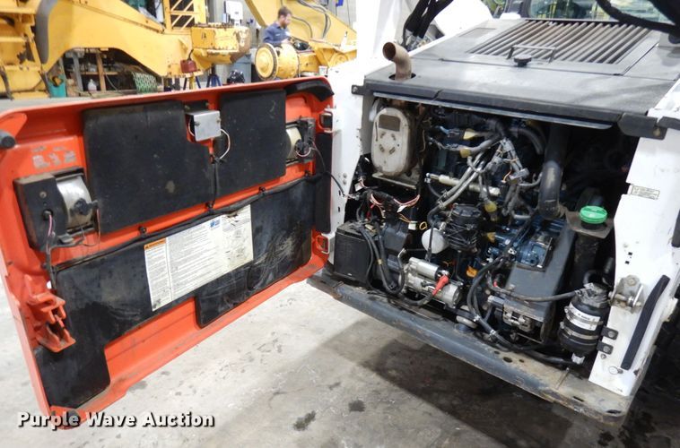 image for item IO9683 2015 Bobcat S770  skid steer loader