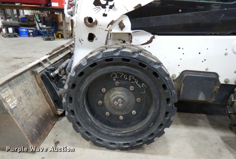 image for item IO9683 2015 Bobcat S770  skid steer loader