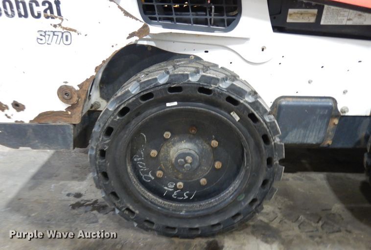 image for item IO9683 2015 Bobcat S770  skid steer loader