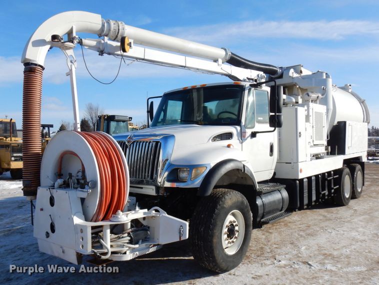 image for item IO9685 2004 International 7600  sewer jetter truck