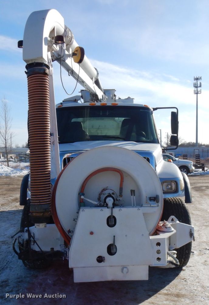 image for item IO9685 2004 International 7600  sewer jetter truck