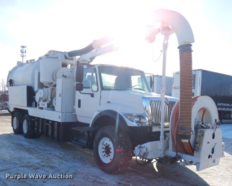 image for item IO9685 2004 International 7600  sewer jetter truck