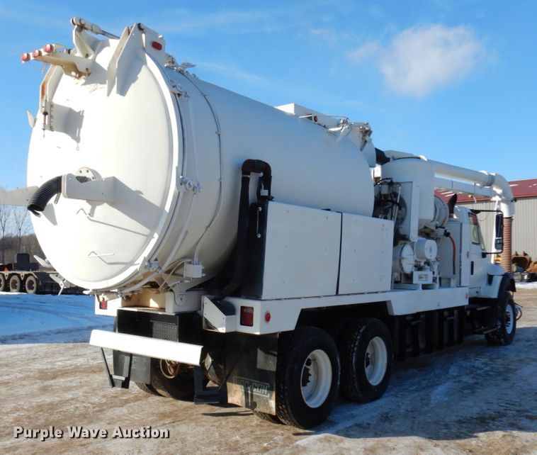 image for item IO9685 2004 International 7600  sewer jetter truck