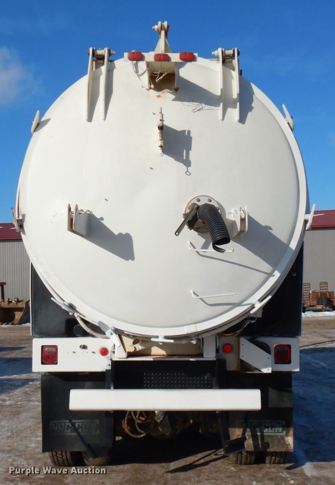 image for item IO9685 2004 International 7600  sewer jetter truck