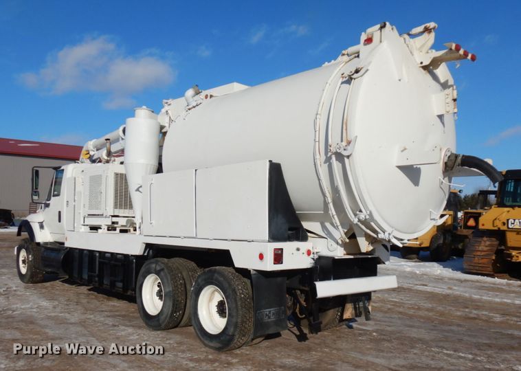 image for item IO9685 2004 International 7600  sewer jetter truck