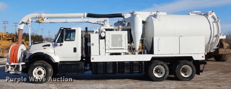 image for item IO9685 2004 International 7600  sewer jetter truck