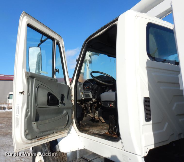 image for item IO9685 2004 International 7600  sewer jetter truck