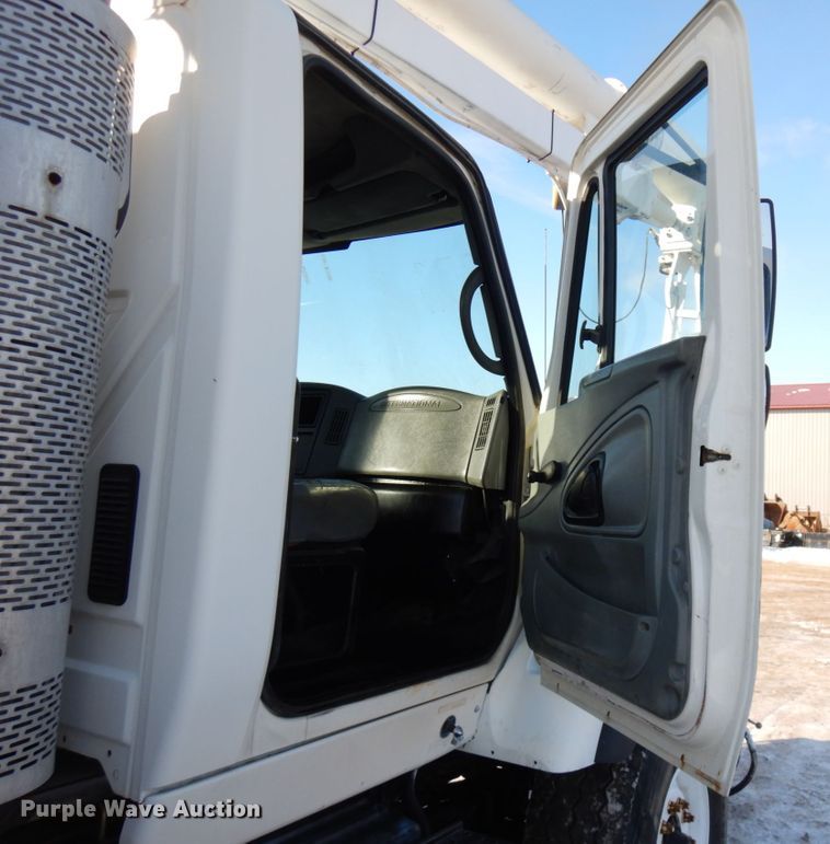 image for item IO9685 2004 International 7600  sewer jetter truck