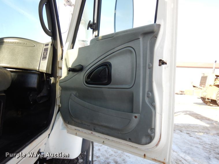 image for item IO9685 2004 International 7600  sewer jetter truck