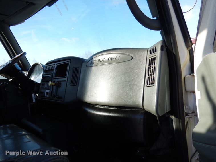 image for item IO9685 2004 International 7600  sewer jetter truck