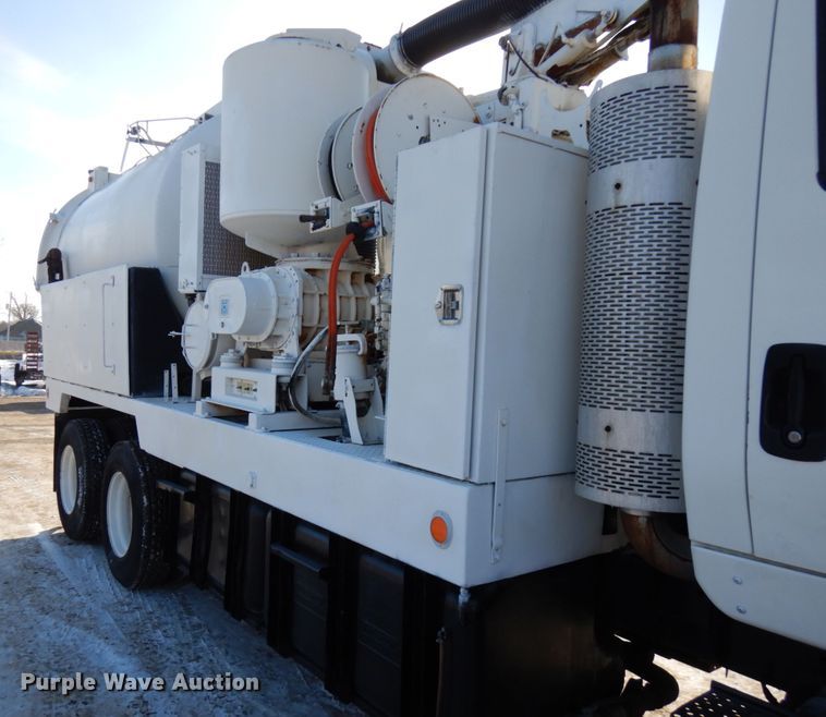 image for item IO9685 2004 International 7600  sewer jetter truck