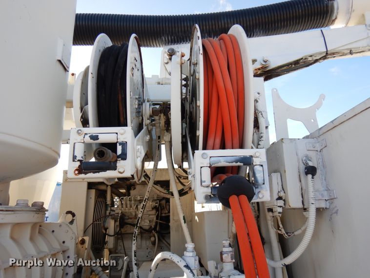 image for item IO9685 2004 International 7600  sewer jetter truck