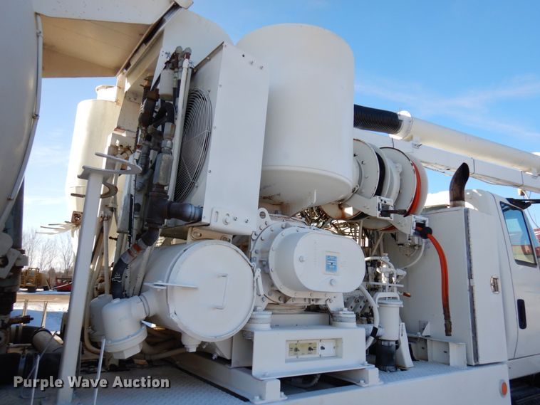 image for item IO9685 2004 International 7600  sewer jetter truck