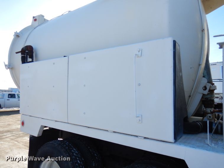 image for item IO9685 2004 International 7600  sewer jetter truck