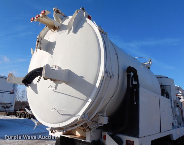 image for item IO9685 2004 International 7600  sewer jetter truck