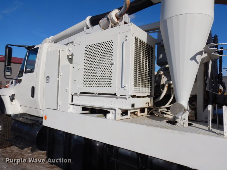 image for item IO9685 2004 International 7600  sewer jetter truck