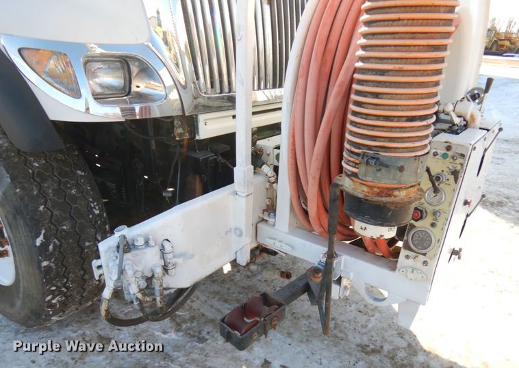 image for item IO9685 2004 International 7600  sewer jetter truck