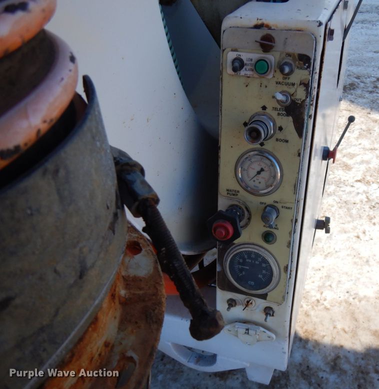 image for item IO9685 2004 International 7600  sewer jetter truck