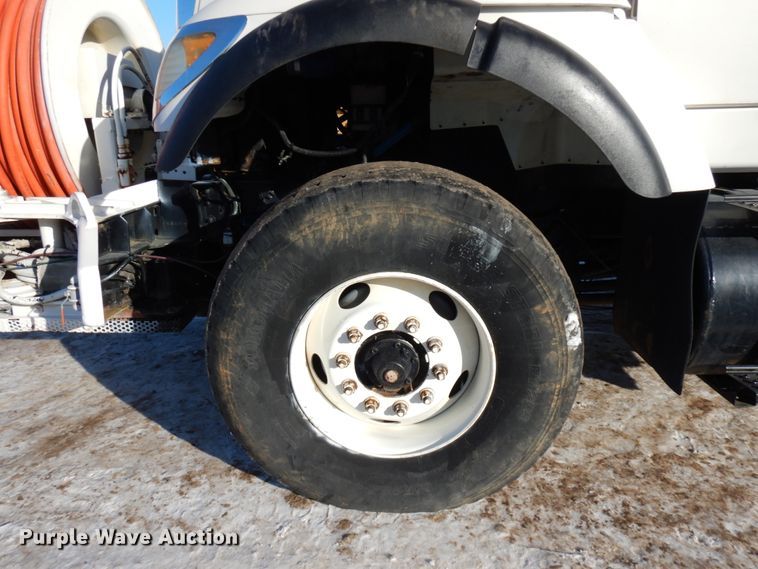 image for item IO9685 2004 International 7600  sewer jetter truck