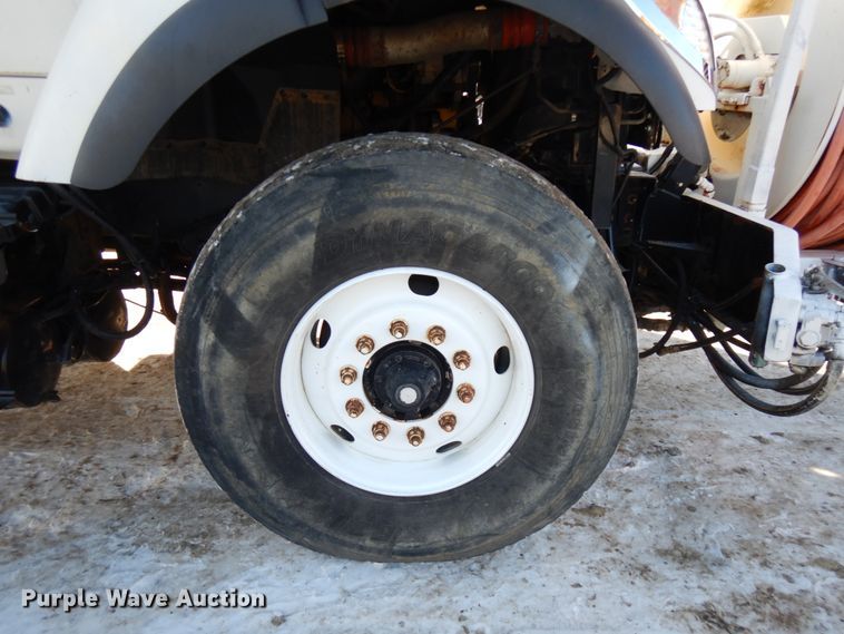 image for item IO9685 2004 International 7600  sewer jetter truck