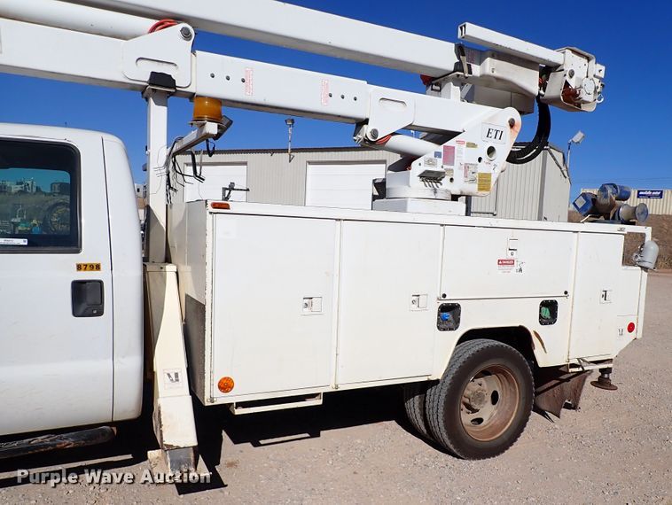 image for item IS9412 2013 Ford F550 Super Duty  bucket truck