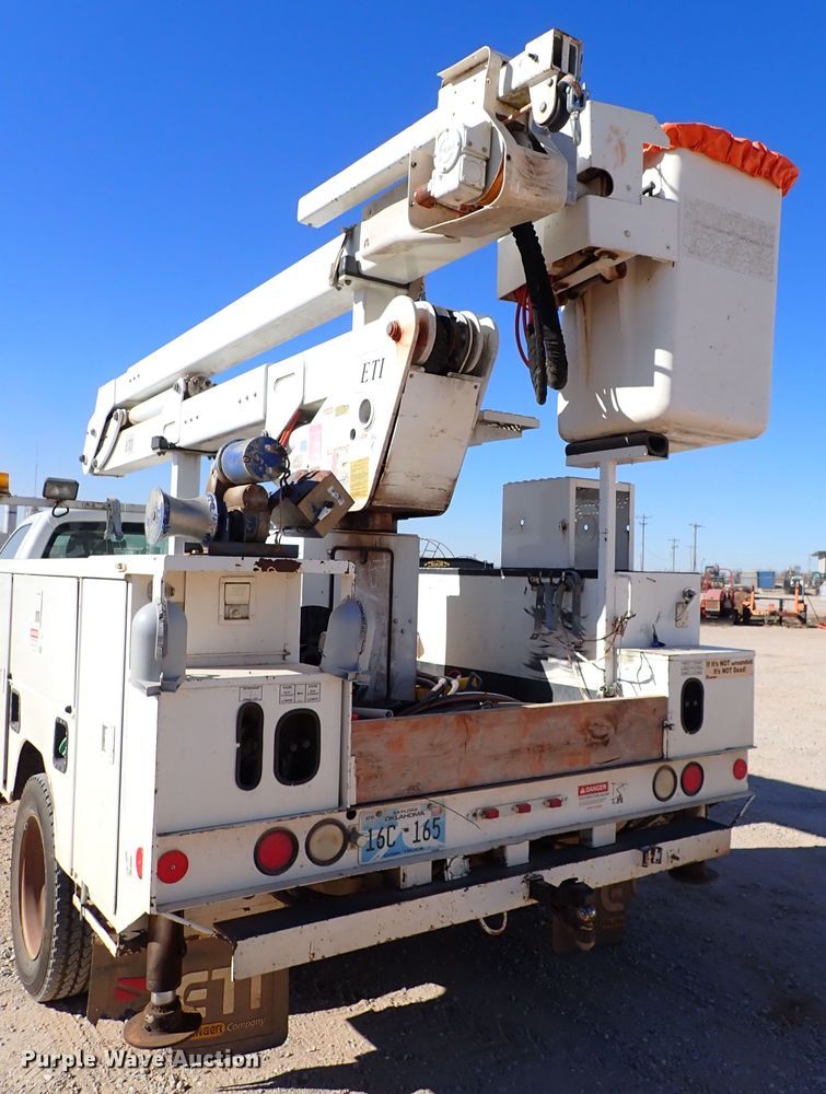 image for item IS9412 2013 Ford F550 Super Duty  bucket truck