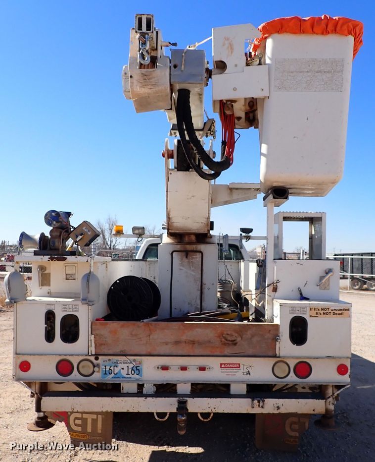 image for item IS9412 2013 Ford F550 Super Duty  bucket truck