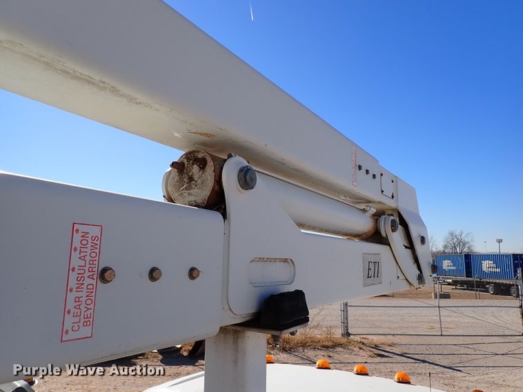 image for item IS9412 2013 Ford F550 Super Duty  bucket truck