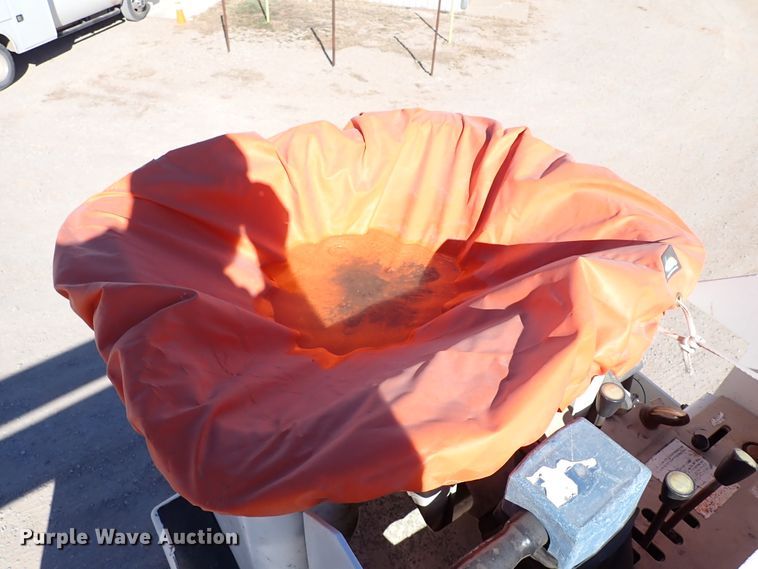 image for item IS9412 2013 Ford F550 Super Duty  bucket truck