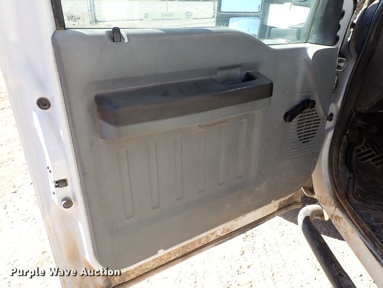 image for item IS9412 2013 Ford F550 Super Duty  bucket truck