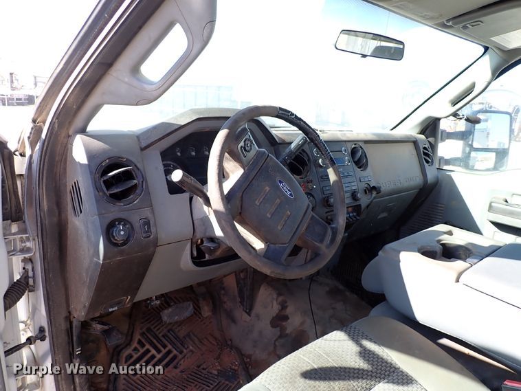 image for item IS9412 2013 Ford F550 Super Duty  bucket truck