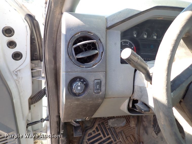 image for item IS9412 2013 Ford F550 Super Duty  bucket truck