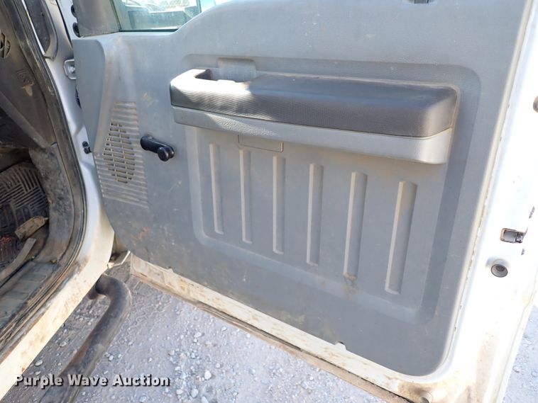 image for item IS9412 2013 Ford F550 Super Duty  bucket truck