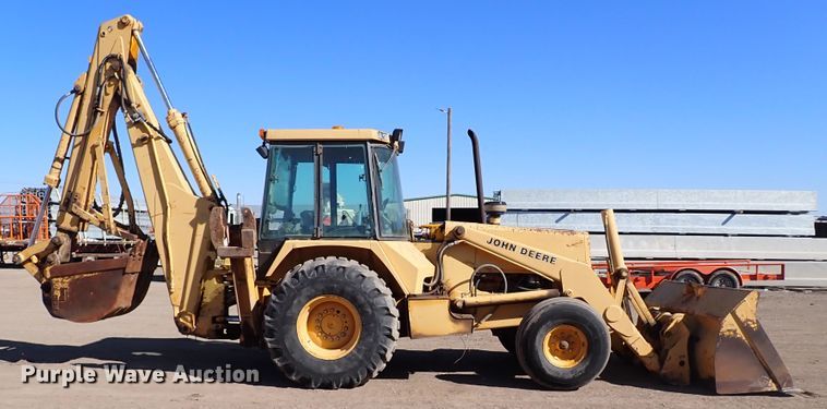 image for item IS9466 1989 John Deere 710C  backhoe