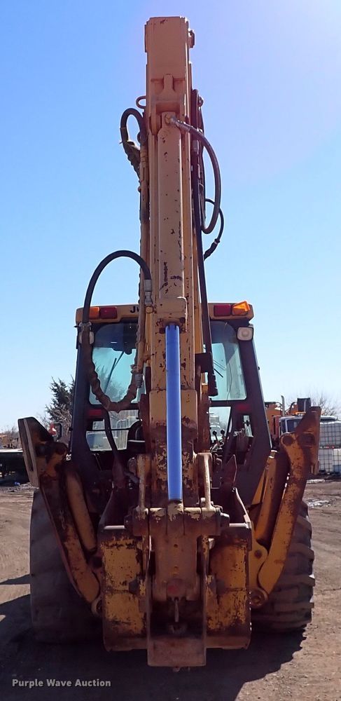 image for item IS9466 1989 John Deere 710C  backhoe