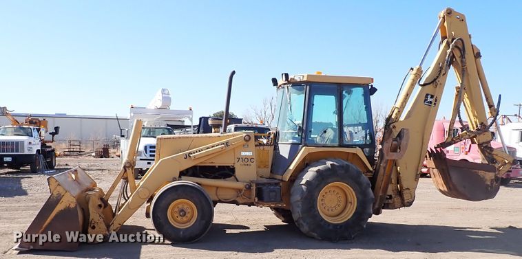 image for item IS9466 1989 John Deere 710C  backhoe