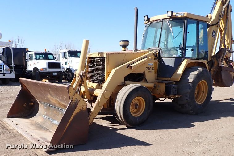 image for item IS9466 1989 John Deere 710C  backhoe