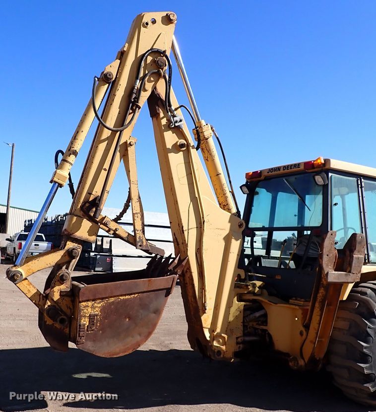 image for item IS9466 1989 John Deere 710C  backhoe