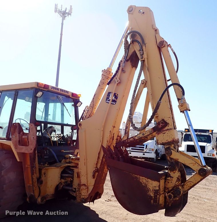 image for item IS9466 1989 John Deere 710C  backhoe