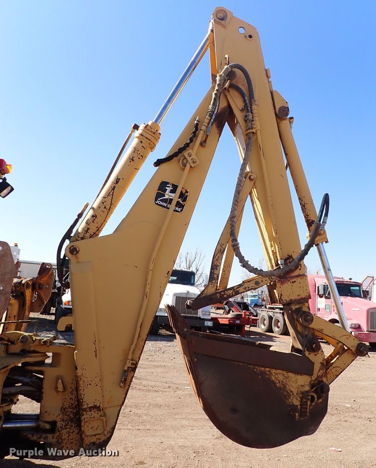 image for item IS9466 1989 John Deere 710C  backhoe