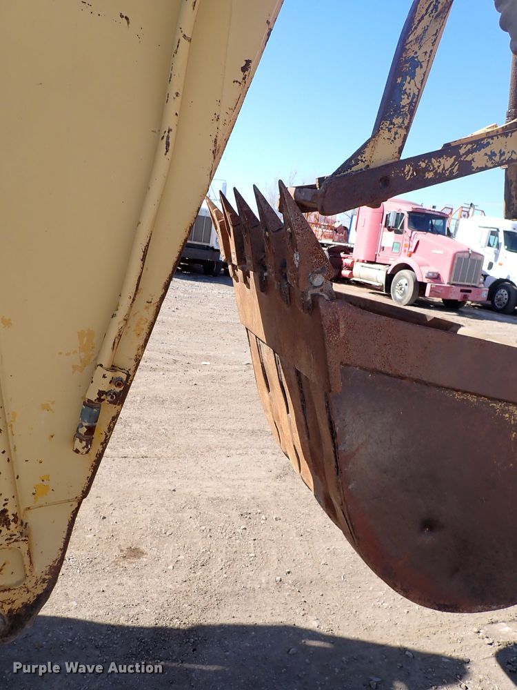 image for item IS9466 1989 John Deere 710C  backhoe