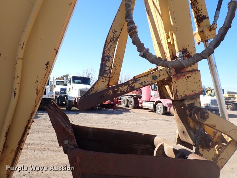 image for item IS9466 1989 John Deere 710C  backhoe