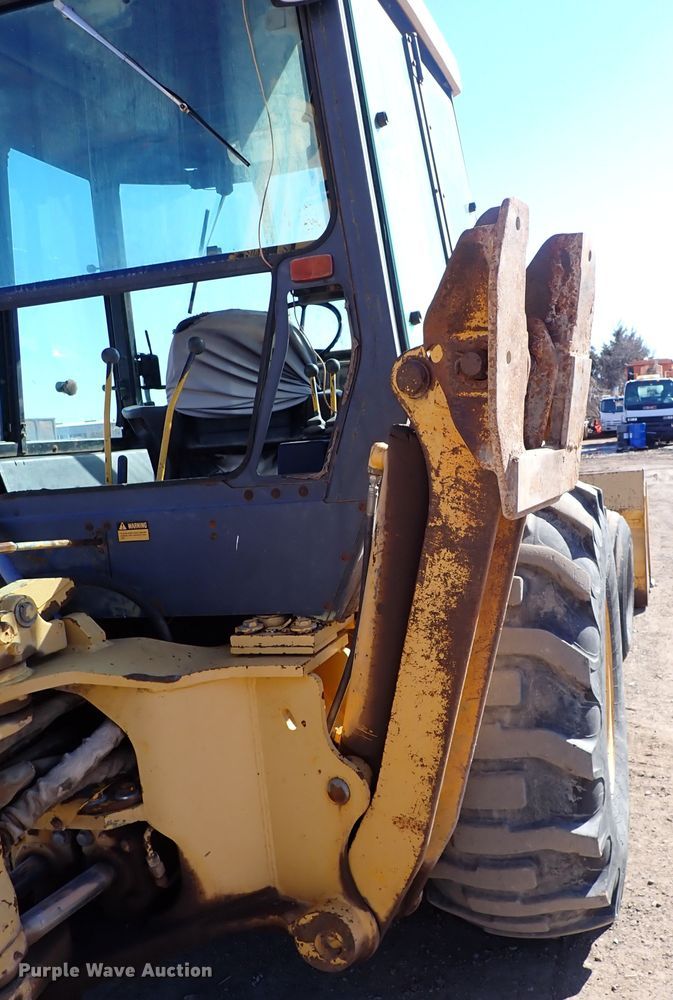 image for item IS9466 1989 John Deere 710C  backhoe