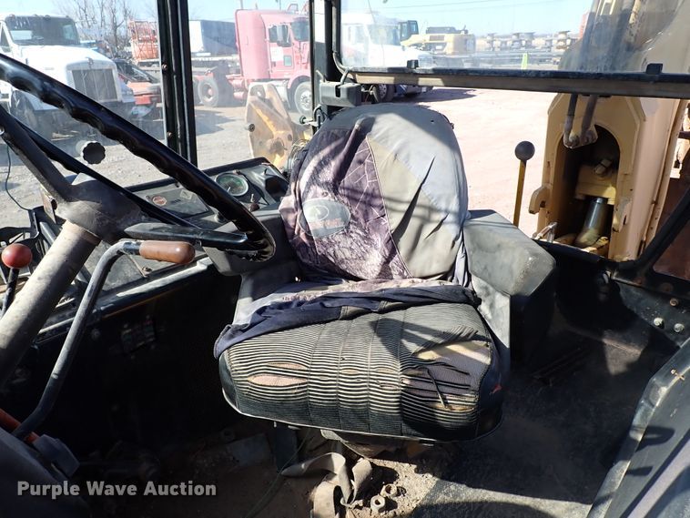 image for item IS9466 1989 John Deere 710C  backhoe