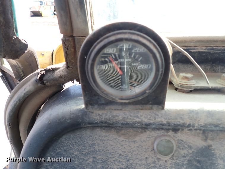 image for item IS9466 1989 John Deere 710C  backhoe