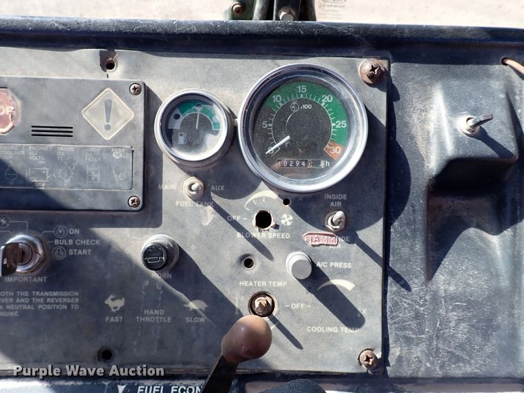 image for item IS9466 1989 John Deere 710C  backhoe