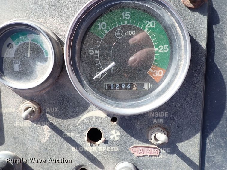 image for item IS9466 1989 John Deere 710C  backhoe