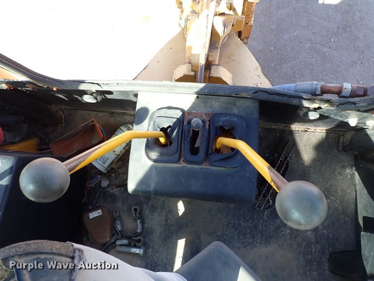 image for item IS9466 1989 John Deere 710C  backhoe