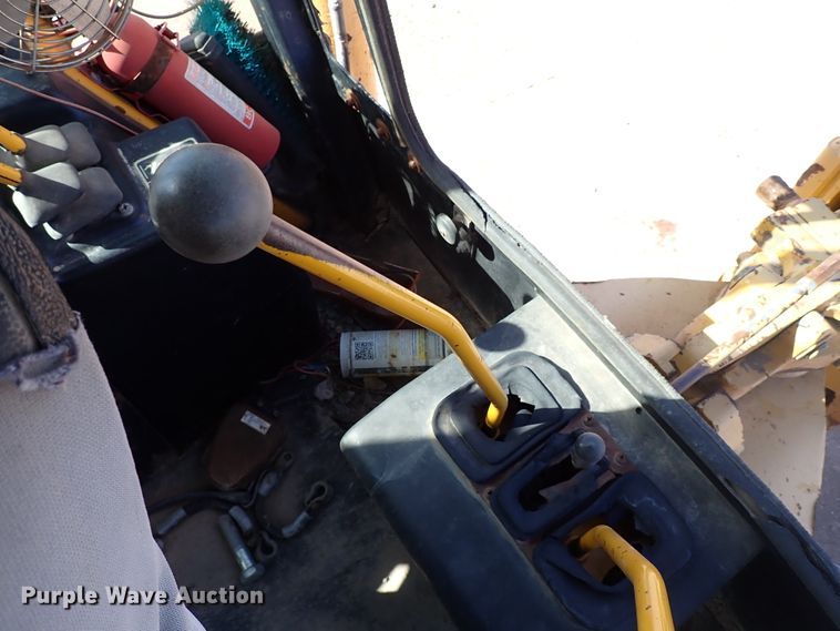 image for item IS9466 1989 John Deere 710C  backhoe