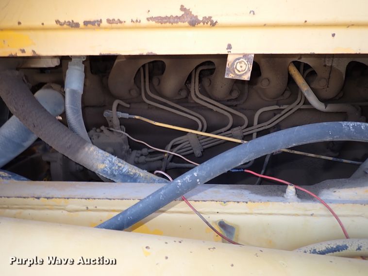 image for item IS9466 1989 John Deere 710C  backhoe